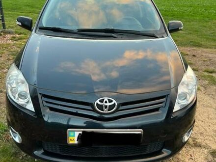 Зеленый Тойота Аурис, объемом двигателя 0 л и пробегом 65 тыс. км за 10351 $, фото 1 на Automoto.ua