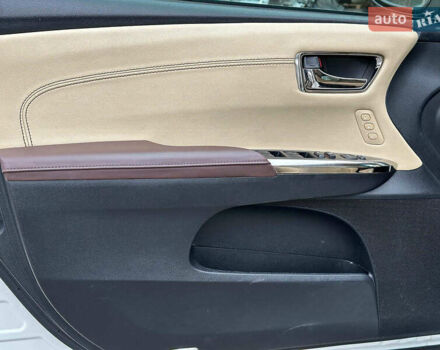 Білий Тойота Авалон, об'ємом двигуна 2.5 л та пробігом 259 тис. км за 14990 $, фото 11 на Automoto.ua