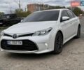 Белый Тойота Авалон, объемом двигателя 2.49 л и пробегом 240 тыс. км за 12800 $, фото 1 на Automoto.ua