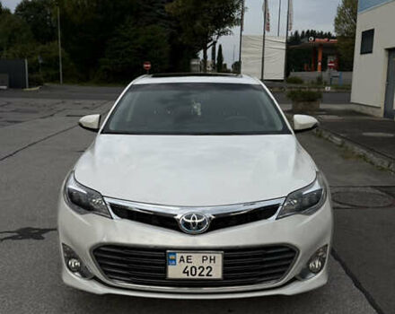 Белый Тойота Авалон, объемом двигателя 2.5 л и пробегом 160 тыс. км за 16000 $, фото 1 на Automoto.ua