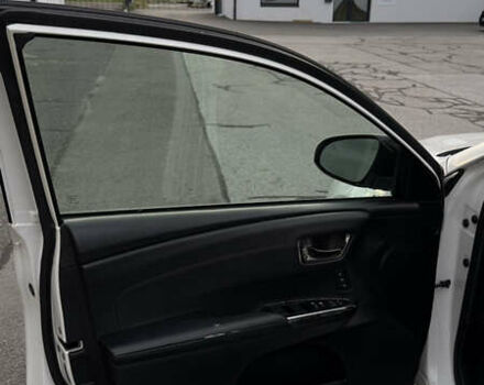Белый Тойота Авалон, объемом двигателя 2.5 л и пробегом 160 тыс. км за 16000 $, фото 6 на Automoto.ua