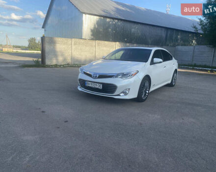 Белый Тойота Авалон, объемом двигателя 2.46 л и пробегом 121 тыс. км за 16999 $, фото 4 на Automoto.ua
