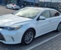 Белый Тойота Авалон, объемом двигателя 2.49 л и пробегом 135 тыс. км за 20500 $, фото 1 на Automoto.ua