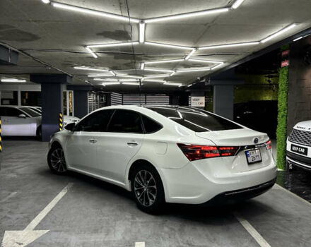 Белый Тойота Авалон, объемом двигателя 2.5 л и пробегом 199 тыс. км за 17500 $, фото 1 на Automoto.ua