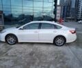 Белый Тойота Авалон, объемом двигателя 2.5 л и пробегом 155 тыс. км за 19235 $, фото 3 на Automoto.ua