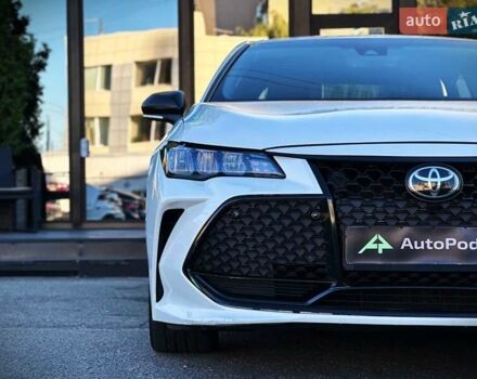 Белый Тойота Авалон, объемом двигателя 3.46 л и пробегом 93 тыс. км за 29400 $, фото 2 на Automoto.ua