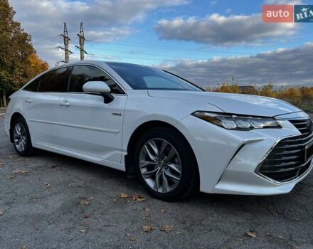 Белый Тойота Авалон, объемом двигателя 2.49 л и пробегом 96 тыс. км за 32900 $, фото 1 на Automoto.ua