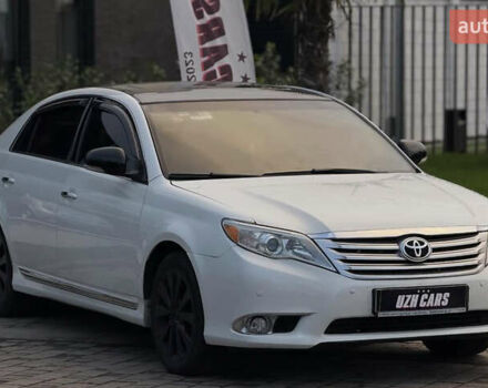 Белый Тойота Авалон, объемом двигателя 3.5 л и пробегом 260 тыс. км за 10700 $, фото 1 на Automoto.ua