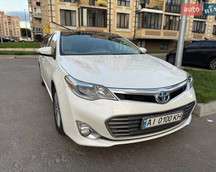 Белый Тойота Авалон, объемом двигателя 2.5 л и пробегом 281 тыс. км за 15500 $, фото 1 на Automoto.ua