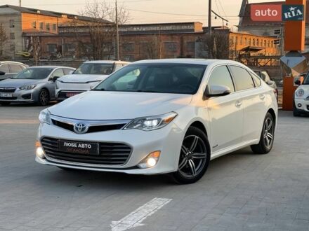 Белый Тойота Авалон, объемом двигателя 2.5 л и пробегом 343 тыс. км за 13850 $, фото 1 на Automoto.ua