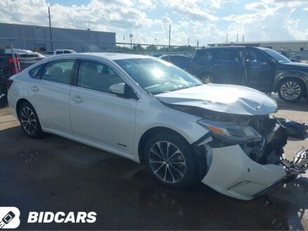 Белый Тойота Авалон, объемом двигателя 2.5 л и пробегом 114 тыс. км за 11200 $, фото 1 на Automoto.ua