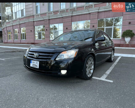 Черный Тойота Авалон, объемом двигателя 3.5 л и пробегом 180 тыс. км за 8700 $, фото 1 на Automoto.ua