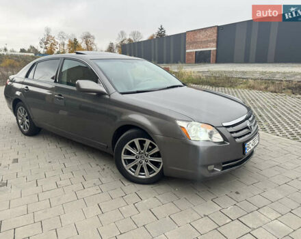 Серый Тойота Авалон, объемом двигателя 3.5 л и пробегом 299 тыс. км за 7500 $, фото 1 на Automoto.ua