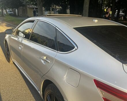 Серый Тойота Авалон, объемом двигателя 3.5 л и пробегом 239 тыс. км за 17300 $, фото 3 на Automoto.ua