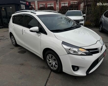Белый Тойота Авенсис Версо, объемом двигателя 1.6 л и пробегом 106 тыс. км за 10990 $, фото 7 на Automoto.ua