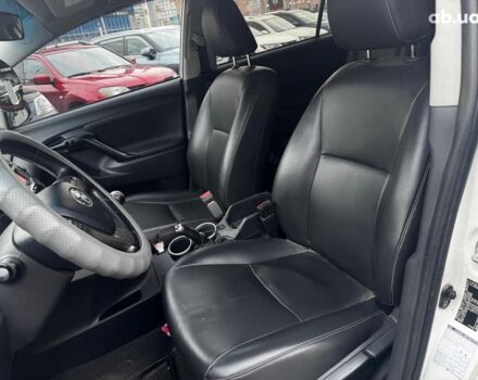 Белый Тойота Авенсис Версо, объемом двигателя 1.6 л и пробегом 106 тыс. км за 10990 $, фото 14 на Automoto.ua