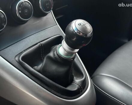 Белый Тойота Авенсис Версо, объемом двигателя 1.6 л и пробегом 106 тыс. км за 10990 $, фото 11 на Automoto.ua