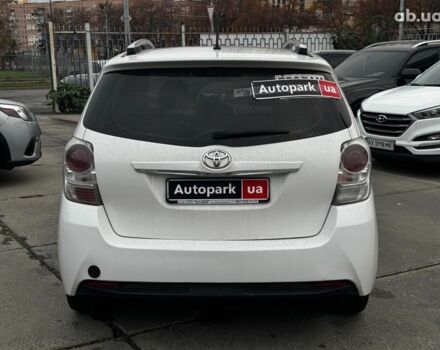 Белый Тойота Авенсис Версо, объемом двигателя 1.6 л и пробегом 106 тыс. км за 10990 $, фото 4 на Automoto.ua