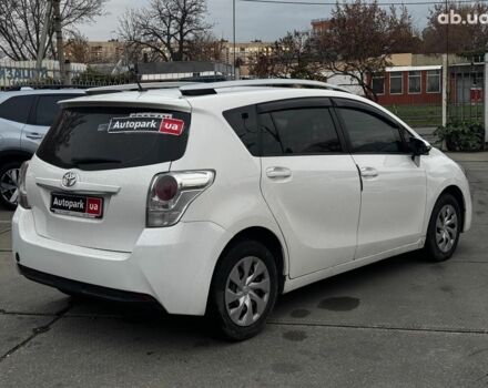 Белый Тойота Авенсис Версо, объемом двигателя 1.6 л и пробегом 106 тыс. км за 10990 $, фото 5 на Automoto.ua