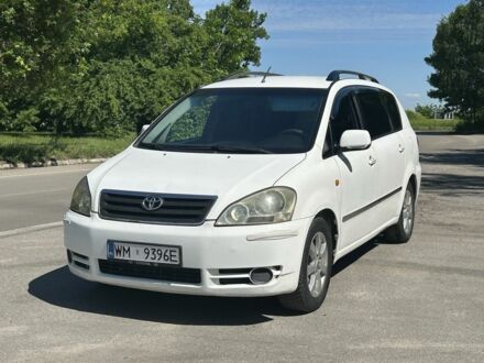 Тойота Авенсис Версо 2004 в Белой Церкве на Automoto.ua Белый Тойота Авенсис Версо, объемом двигателя 2 л и пробегом 280 тыс. км за 2250 $, фото 1 на Automoto.ua
