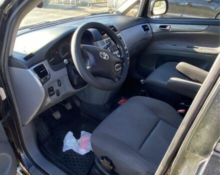 Черный Тойота Авенсис Версо, объемом двигателя 2 л и пробегом 237 тыс. км за 2700 $, фото 5 на Automoto.ua