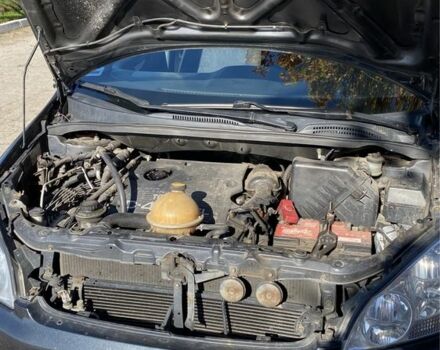 Черный Тойота Авенсис Версо, объемом двигателя 2 л и пробегом 237 тыс. км за 2700 $, фото 7 на Automoto.ua