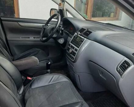 Черный Тойота Авенсис Версо, объемом двигателя 2 л и пробегом 420 тыс. км за 4500 $, фото 2 на Automoto.ua