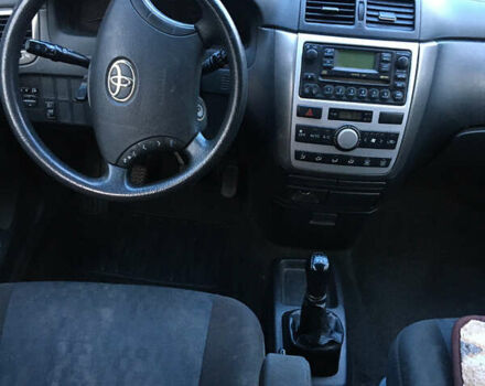 Черный Тойота Авенсис Версо, объемом двигателя 2 л и пробегом 260 тыс. км за 5800 $, фото 5 на Automoto.ua