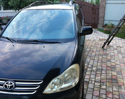 Черный Тойота Авенсис Версо, объемом двигателя 2 л и пробегом 260 тыс. км за 5800 $, фото 3 на Automoto.ua