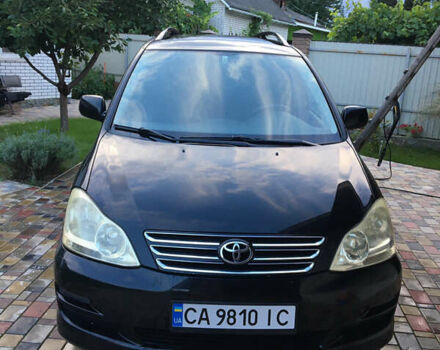 Черный Тойота Авенсис Версо, объемом двигателя 2 л и пробегом 260 тыс. км за 5800 $, фото 2 на Automoto.ua