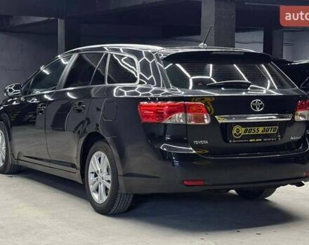 Черный Тойота Авенсис Версо, объемом двигателя 2 л и пробегом 303 тыс. км за 10000 $, фото 3 на Automoto.ua