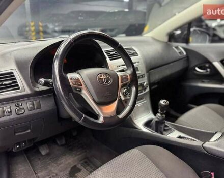 Черный Тойота Авенсис Версо, объемом двигателя 2 л и пробегом 303 тыс. км за 10000 $, фото 7 на Automoto.ua