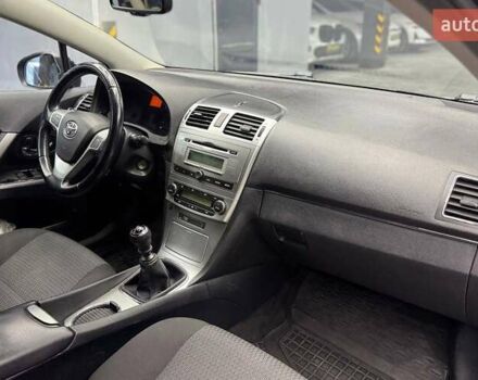 Черный Тойота Авенсис Версо, объемом двигателя 2 л и пробегом 303 тыс. км за 10000 $, фото 12 на Automoto.ua