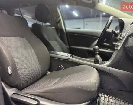 Черный Тойота Авенсис Версо, объемом двигателя 2 л и пробегом 303 тыс. км за 10000 $, фото 13 на Automoto.ua