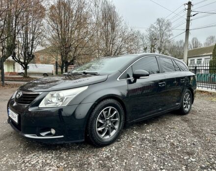 Черный Тойота Авенсис Версо, объемом двигателя 2 л и пробегом 290 тыс. км за 7850 $, фото 1 на Automoto.ua