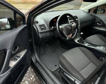 Черный Тойота Авенсис Версо, объемом двигателя 2 л и пробегом 290 тыс. км за 7850 $, фото 7 на Automoto.ua