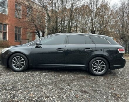 Черный Тойота Авенсис Версо, объемом двигателя 2 л и пробегом 290 тыс. км за 7850 $, фото 2 на Automoto.ua