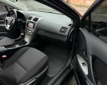 Черный Тойота Авенсис Версо, объемом двигателя 2 л и пробегом 290 тыс. км за 7850 $, фото 8 на Automoto.ua
