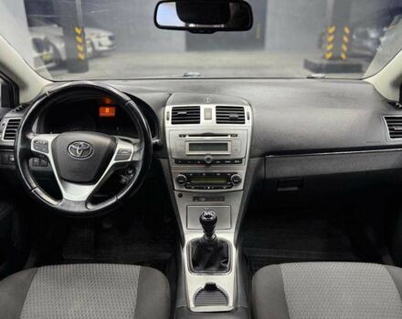 Черный Тойота Авенсис Версо, объемом двигателя 2 л и пробегом 303 тыс. км за 10000 $, фото 10 на Automoto.ua