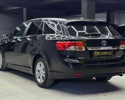 Черный Тойота Авенсис Версо, объемом двигателя 2 л и пробегом 303 тыс. км за 10000 $, фото 3 на Automoto.ua