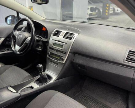 Черный Тойота Авенсис Версо, объемом двигателя 2 л и пробегом 303 тыс. км за 10000 $, фото 12 на Automoto.ua