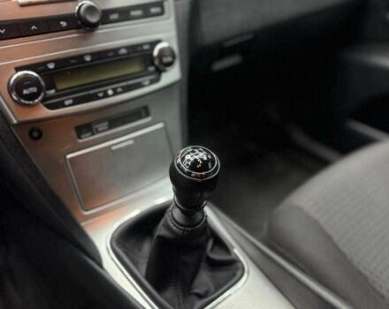 Черный Тойота Авенсис Версо, объемом двигателя 2 л и пробегом 303 тыс. км за 10000 $, фото 11 на Automoto.ua