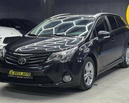 Черный Тойота Авенсис Версо, объемом двигателя 2 л и пробегом 303 тыс. км за 10000 $, фото 2 на Automoto.ua