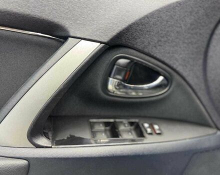 Черный Тойота Авенсис Версо, объемом двигателя 2 л и пробегом 303 тыс. км за 10000 $, фото 6 на Automoto.ua