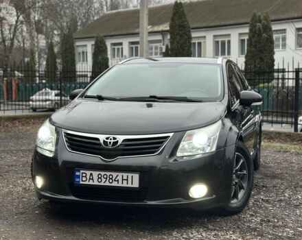 Черный Тойота Авенсис Версо, объемом двигателя 2 л и пробегом 290 тыс. км за 7850 $, фото 1 на Automoto.ua