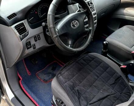 Тойота Авенсіс Версо, об'ємом двигуна 2 л та пробігом 190 тис. км за 6700 $, фото 4 на Automoto.ua