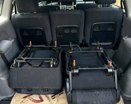 Тойота Авенсіс Версо, об'ємом двигуна 2 л та пробігом 190 тис. км за 6700 $, фото 5 на Automoto.ua