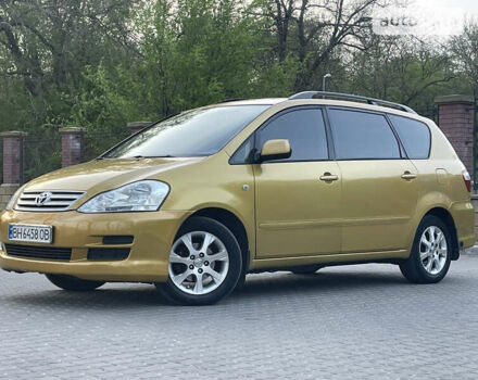 Жовтий Тойота Авенсіс Версо, об'ємом двигуна 2 л та пробігом 300 тис. км за 6500 $, фото 8 на Automoto.ua