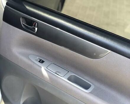 Серый Тойота Авенсис Версо, объемом двигателя 2 л и пробегом 340 тыс. км за 4900 $, фото 7 на Automoto.ua