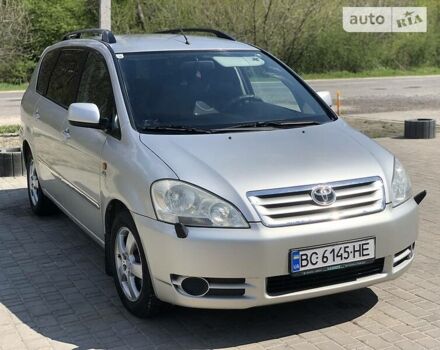 Серый Тойота Авенсис Версо, объемом двигателя 2 л и пробегом 330 тыс. км за 5450 $, фото 4 на Automoto.ua